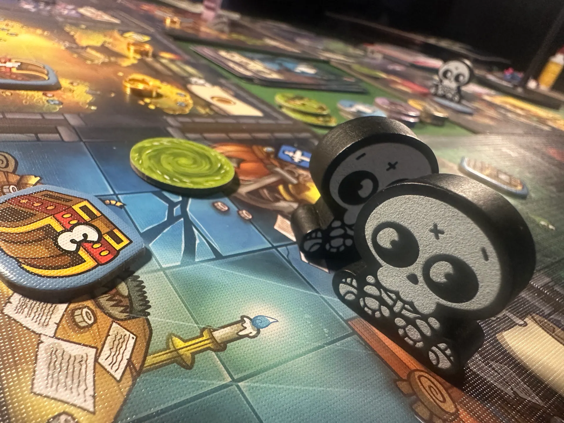 Keep the Heroes Out - Brettspiel